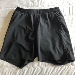 lululemon men’s medium sized workout shorts